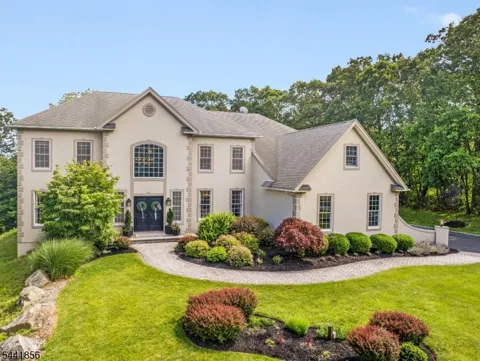 29 Crownview Ct