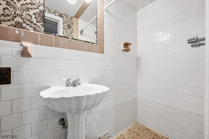160 Degray St North Haledon, NJ 07508