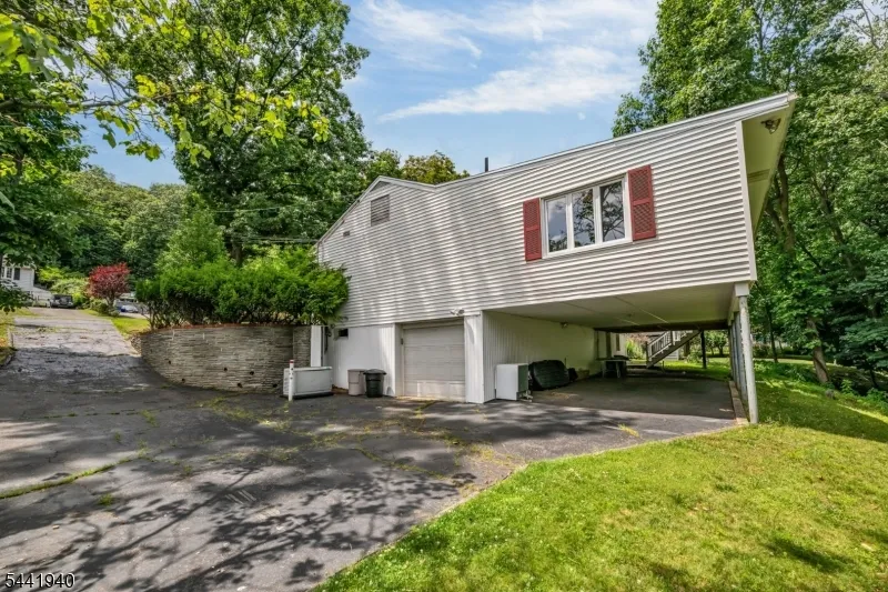 160 Degray St North Haledon, NJ 07508