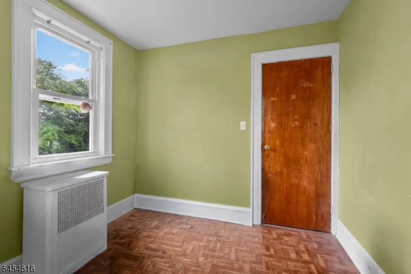 121 Scofield St Newark City, NJ 07106