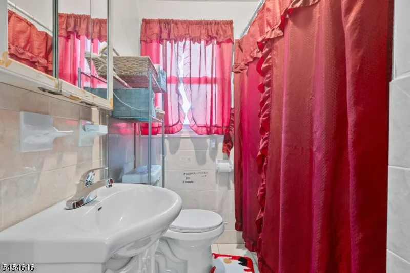 121 Scofield St Newark City, NJ 07106