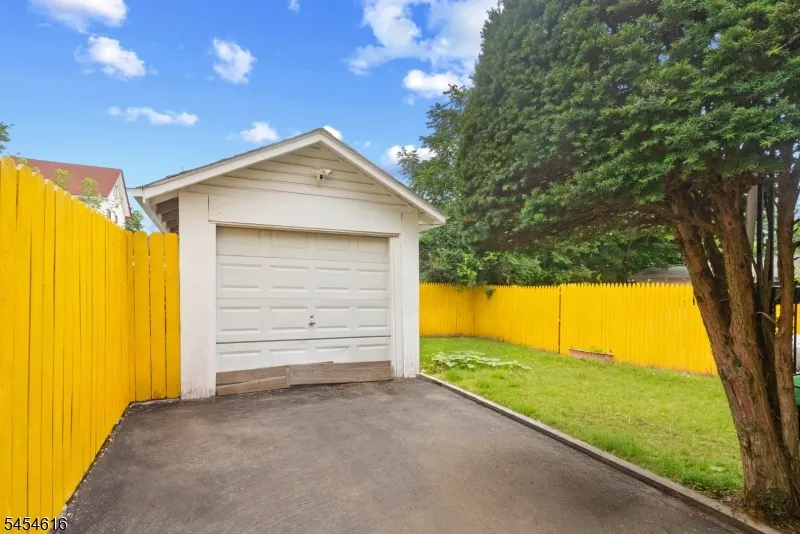 121 Scofield St Newark City, NJ 07106