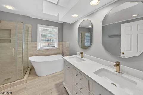 31 Spruce Hollow Dr
