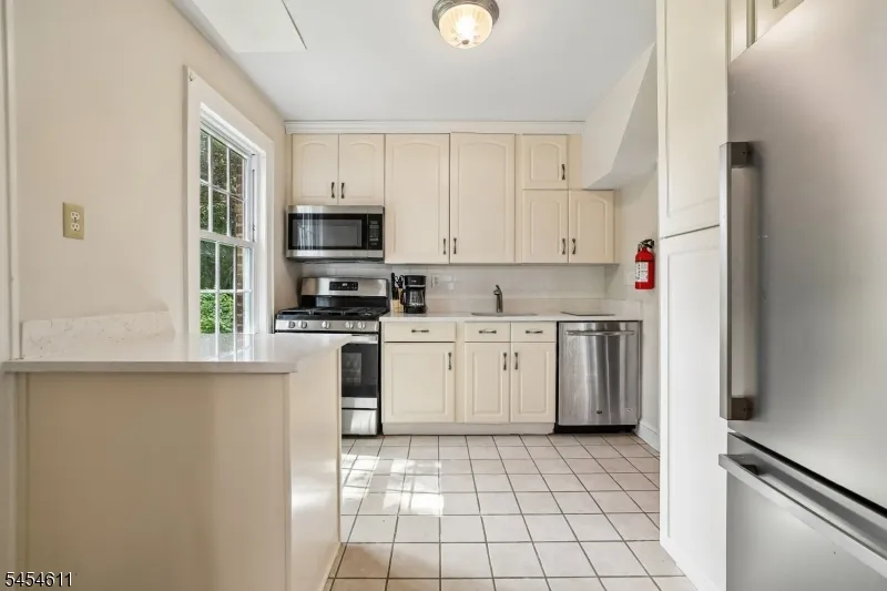 22 Elm St Tenafly, NJ 07670