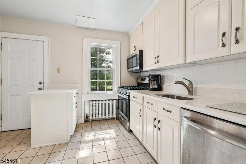 22 Elm St Tenafly, NJ 07670