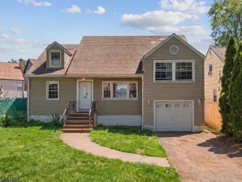 1114 Magie Ave