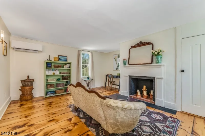 570 Spring Mills Rd. Alexandria, NJ 08848