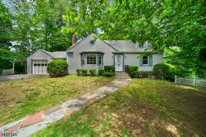 24 Lakeside Dr Parsippany-Troy Hills, NJ 07005