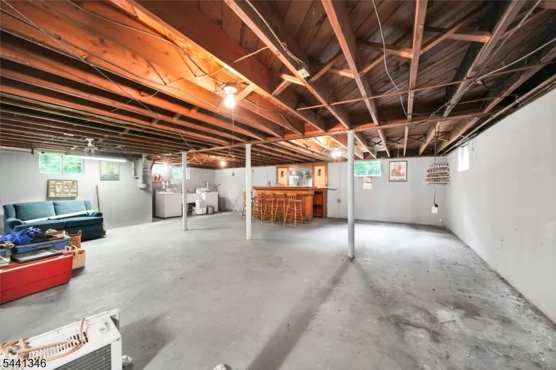 24 Lakeside Dr Parsippany-Troy Hills, NJ 07005