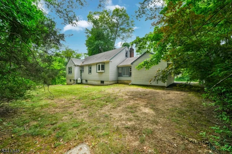 24 Lakeside Dr Parsippany-Troy Hills, NJ 07005
