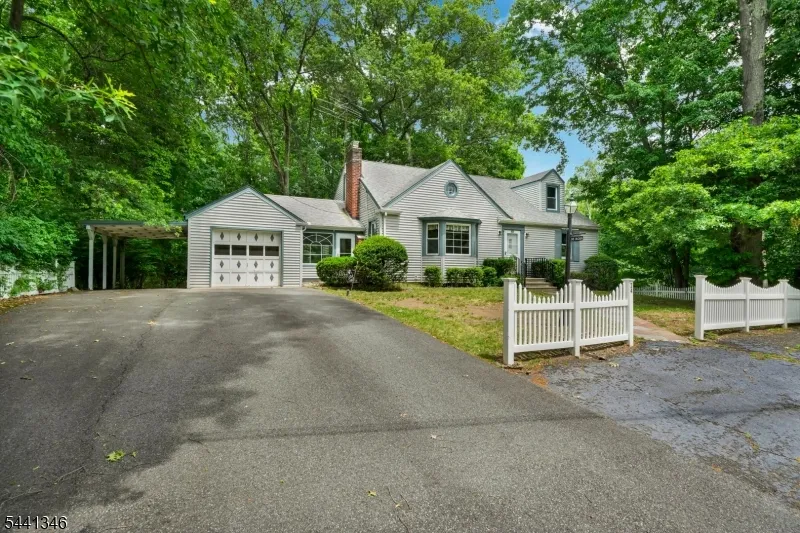 24 Lakeside Dr Parsippany-Troy Hills, NJ 07005