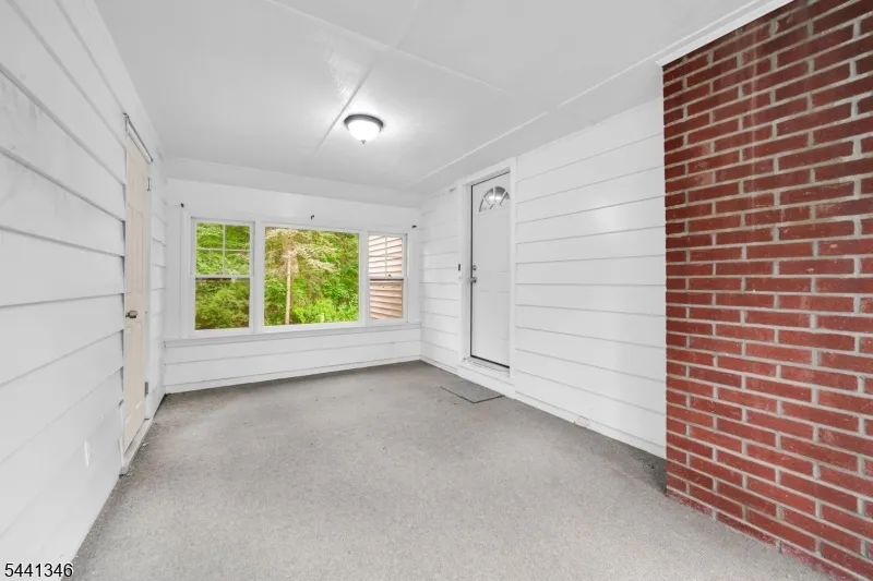 24 Lakeside Dr Parsippany-Troy Hills, NJ 07005