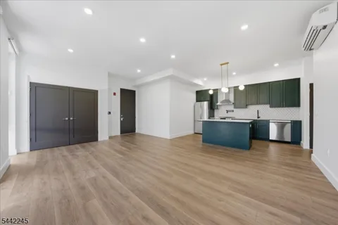 21 Lincoln Park #302 Unit 302