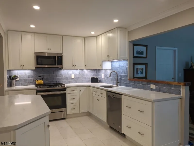 137 Passaic Ave Summit City, NJ 07901