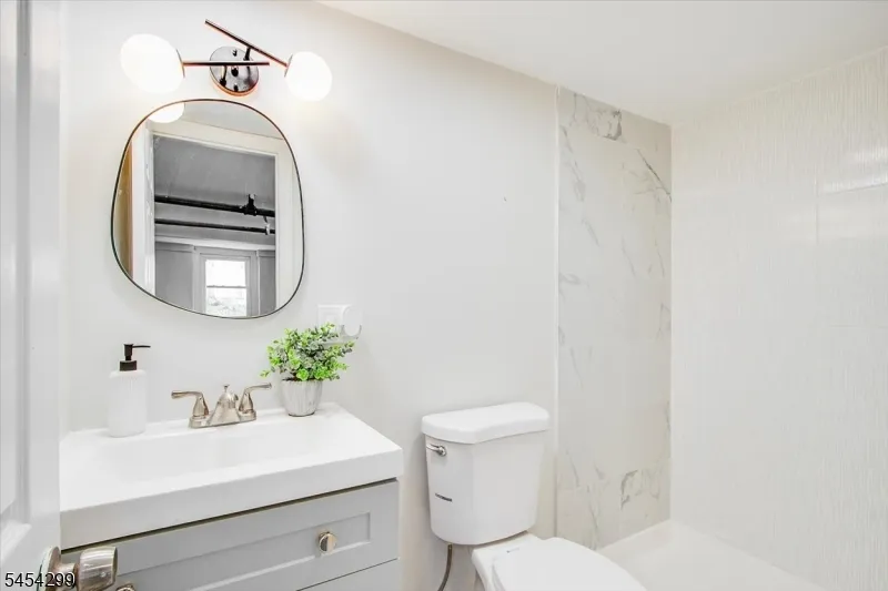 108 Hillside Ter Irvington, NJ 07111