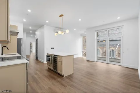21 Lincoln Park #203 Unit 203