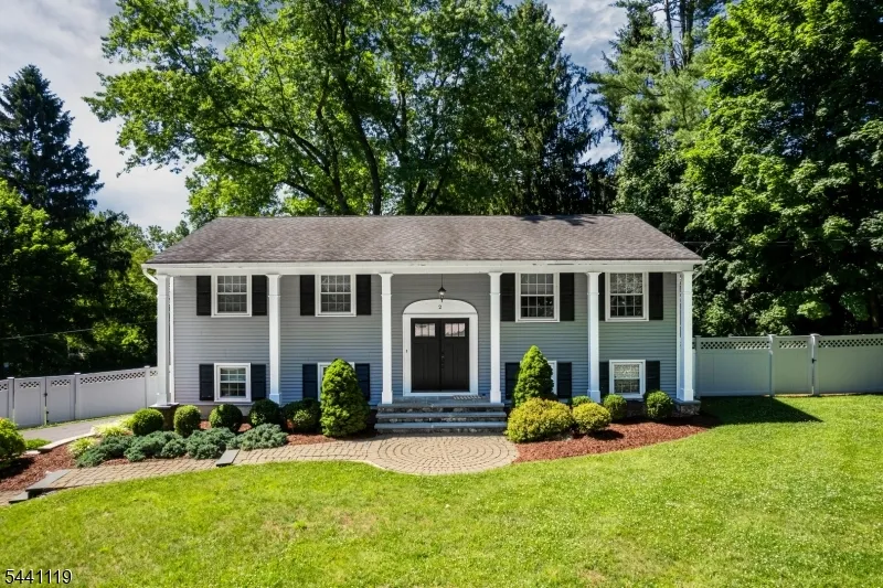 2 Arrowhead Dr Washington, NJ 07853