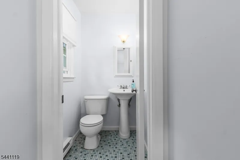 2 Arrowhead Dr Washington, NJ 07853