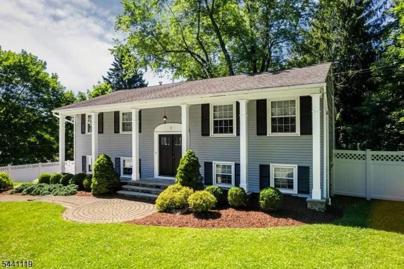 2 Arrowhead Dr Washington, NJ 07853