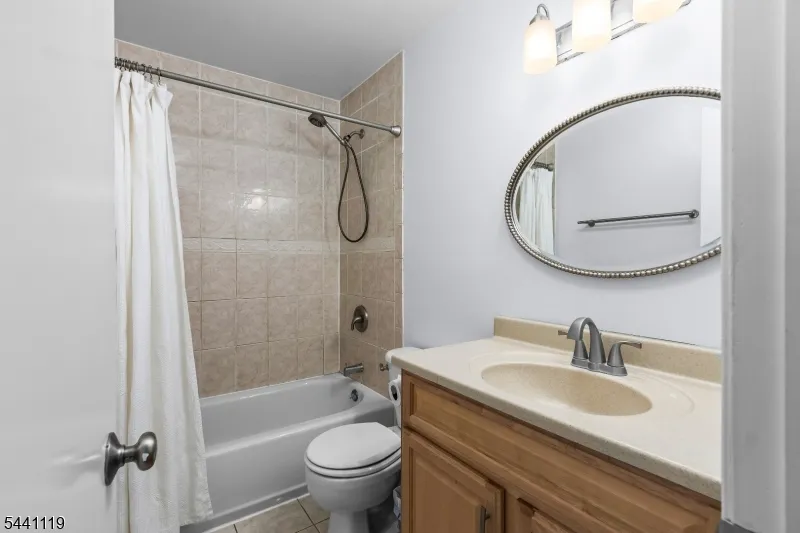 2 Arrowhead Dr Washington, NJ 07853