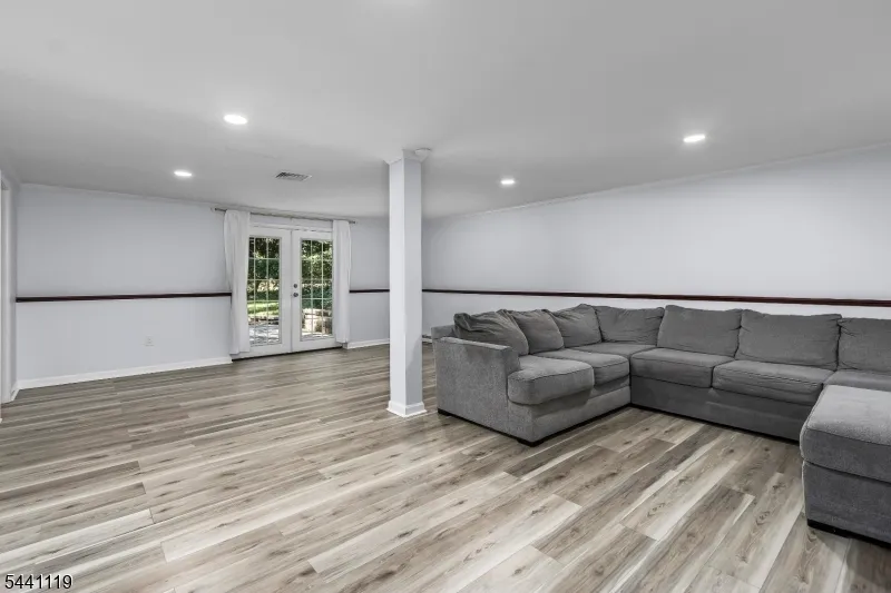 2 Arrowhead Dr Washington, NJ 07853