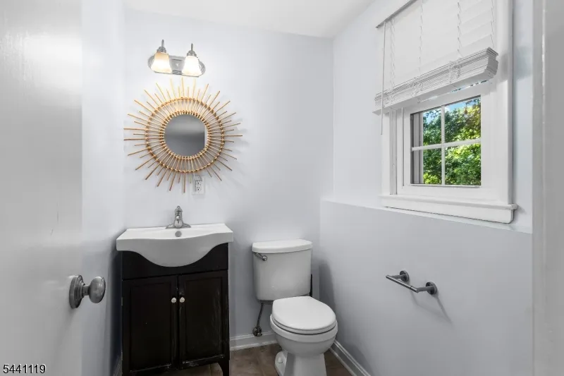 2 Arrowhead Dr Washington, NJ 07853