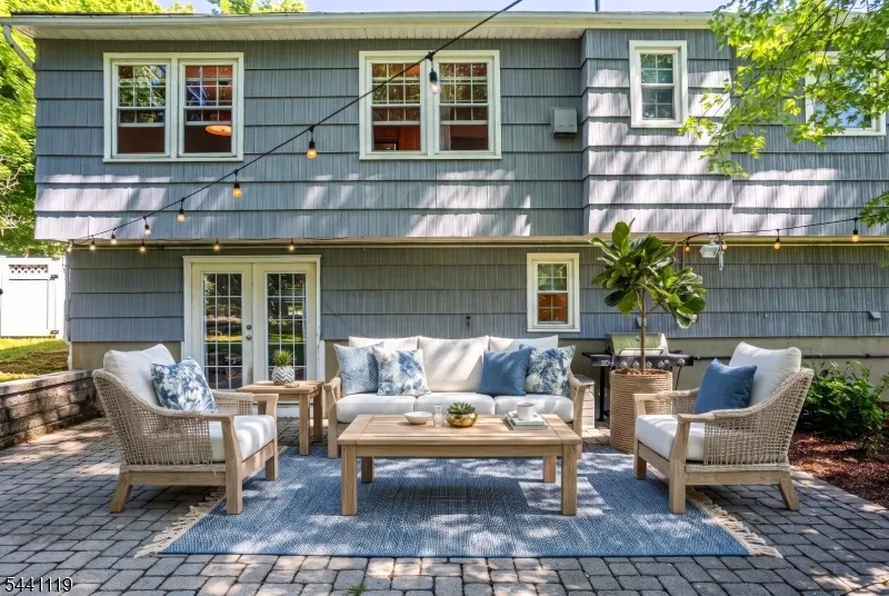 2 Arrowhead Dr Washington, NJ 07853