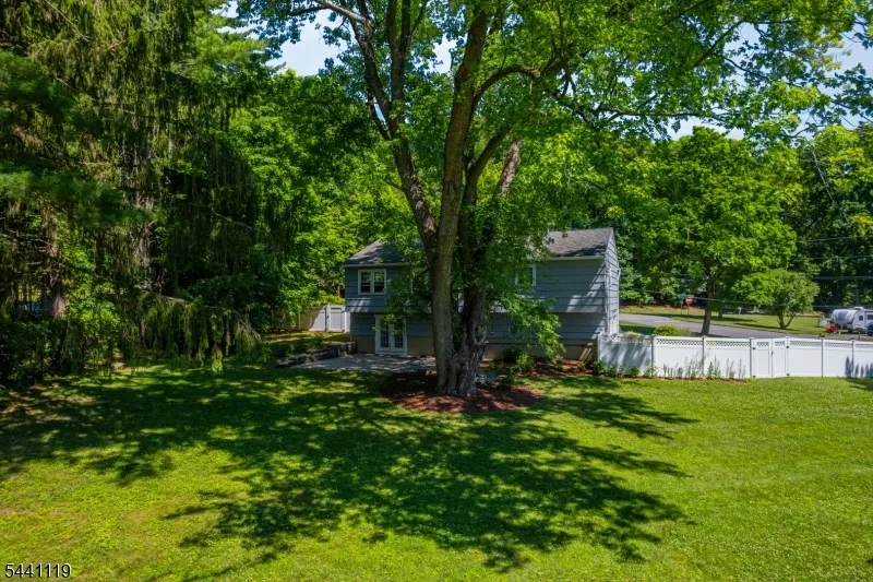 2 Arrowhead Dr Washington, NJ 07853