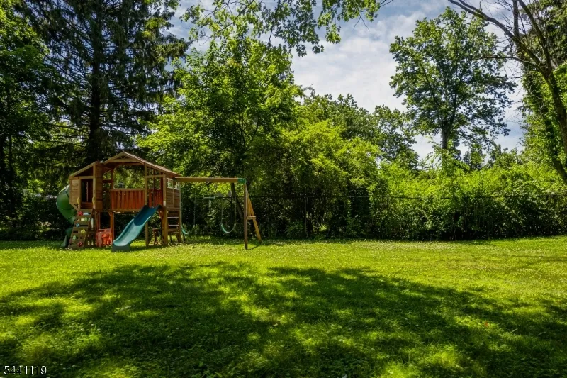 2 Arrowhead Dr Washington, NJ 07853