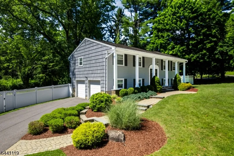 2 Arrowhead Dr Washington, NJ 07853