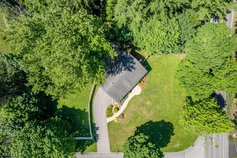 2 Arrowhead Dr Washington, NJ 07853