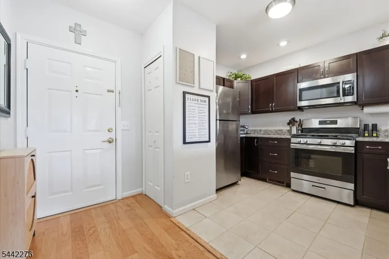 242 The Promenade #242 Unit 242 Edgewater, NJ 07020