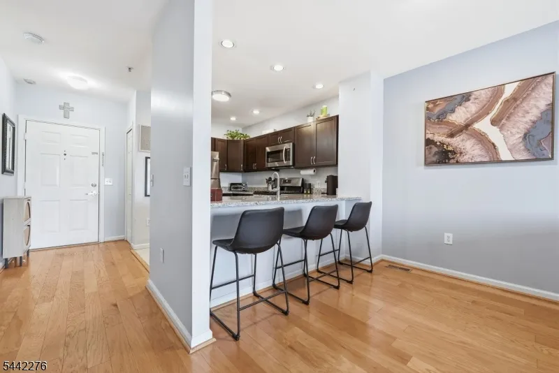 242 The Promenade #242 Unit 242 Edgewater, NJ 07020