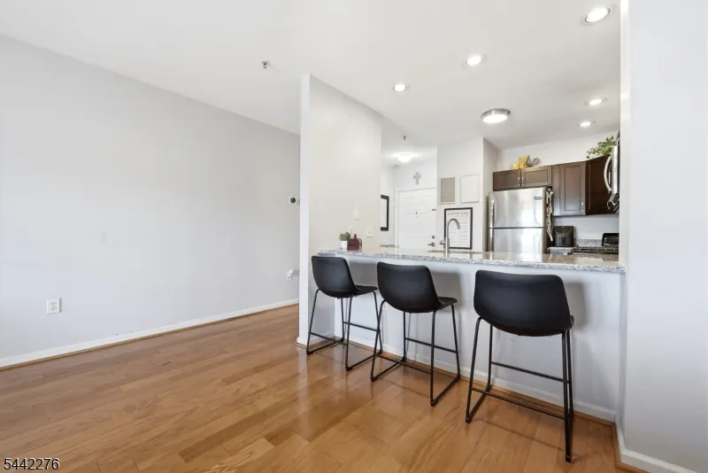 242 The Promenade #242 Unit 242 Edgewater, NJ 07020