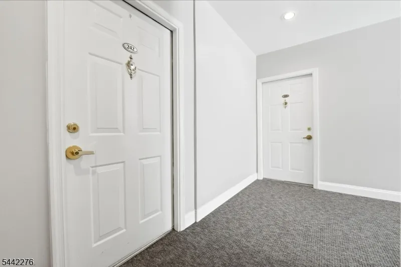 242 The Promenade #242 Unit 242 Edgewater, NJ 07020