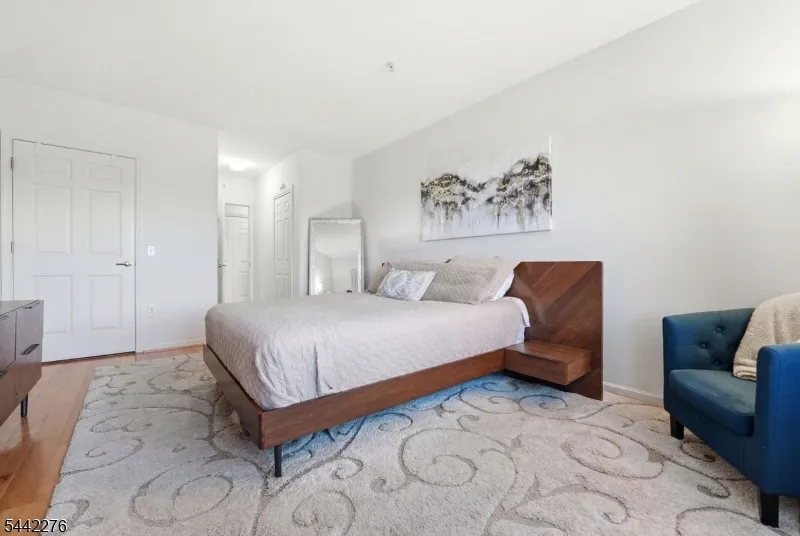 242 The Promenade #242 Unit 242 Edgewater, NJ 07020