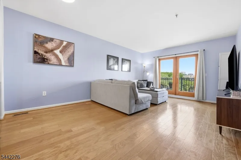242 The Promenade #242 Unit 242 Edgewater, NJ 07020