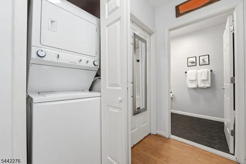 242 The Promenade #242 Unit 242 Edgewater, NJ 07020