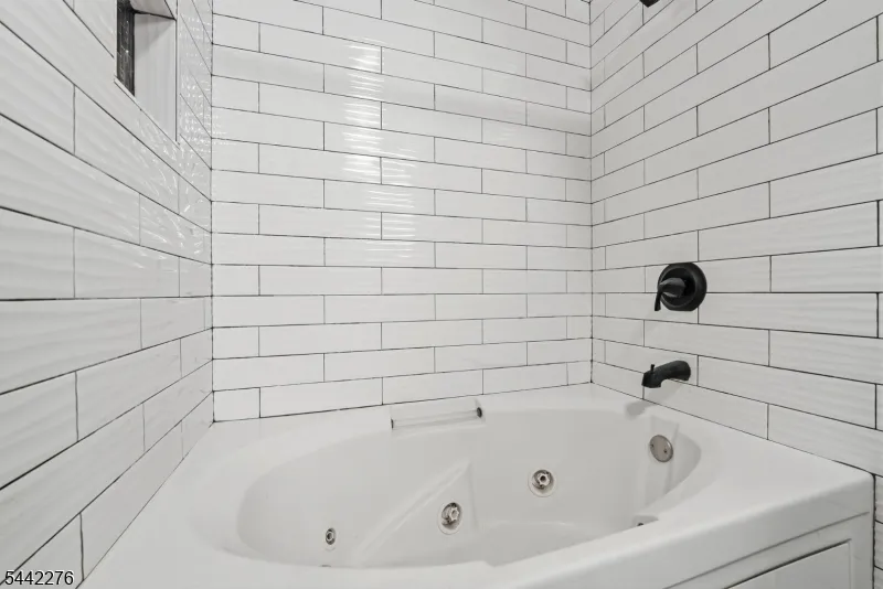 242 The Promenade #242 Unit 242 Edgewater, NJ 07020