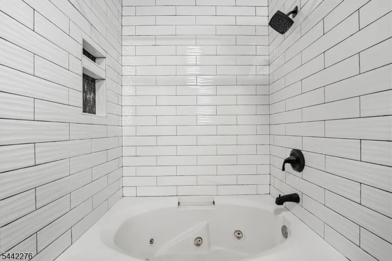 242 The Promenade #242 Unit 242 Edgewater, NJ 07020