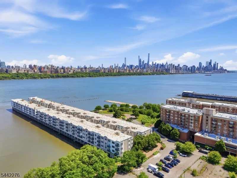 242 The Promenade #242 Unit 242 Edgewater, NJ 07020