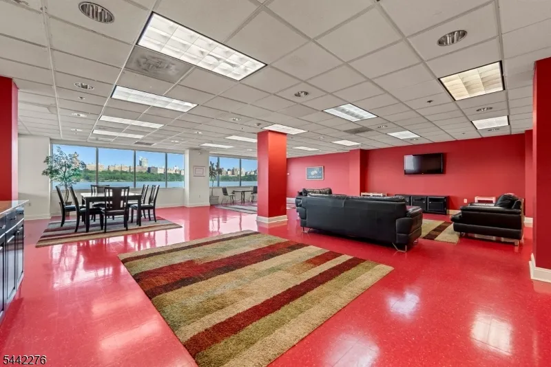 242 The Promenade #242 Unit 242 Edgewater, NJ 07020