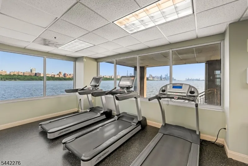 242 The Promenade #242 Unit 242 Edgewater, NJ 07020