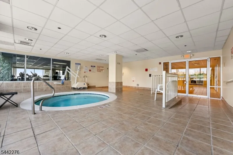 242 The Promenade #242 Unit 242 Edgewater, NJ 07020
