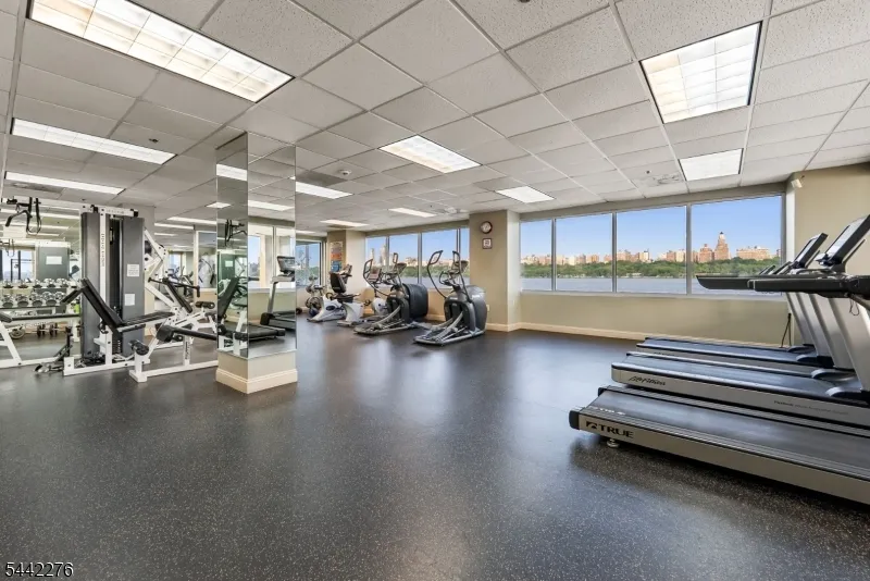 242 The Promenade #242 Unit 242 Edgewater, NJ 07020