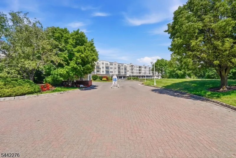 242 The Promenade #242 Unit 242 Edgewater, NJ 07020