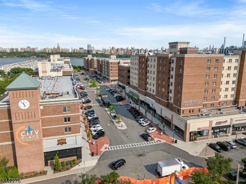 242 The Promenade #242 Unit 242 Edgewater, NJ 07020