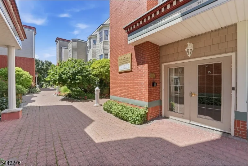 242 The Promenade #242 Unit 242 Edgewater, NJ 07020