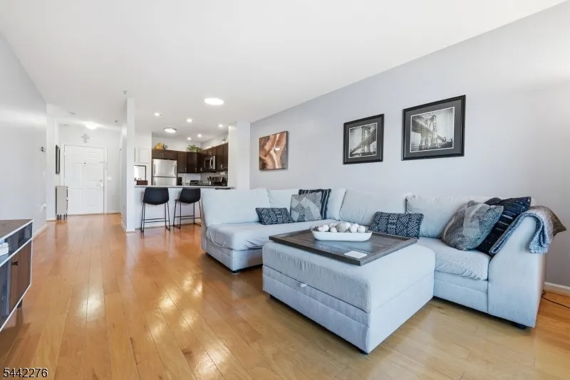 242 The Promenade #242 Unit 242 Edgewater, NJ 07020