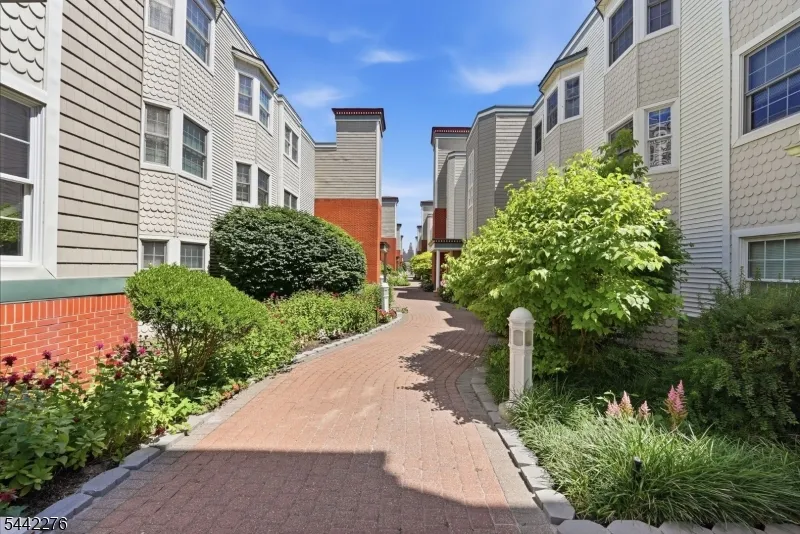 242 The Promenade #242 Unit 242 Edgewater, NJ 07020